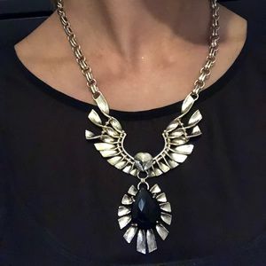 Kendra Scott necklace